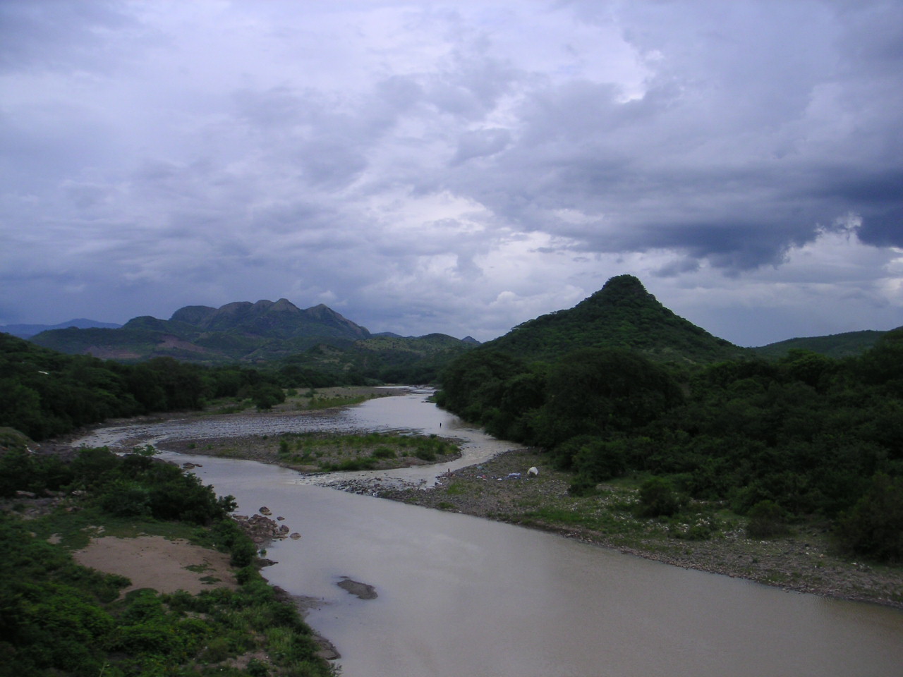 Fotografía de frontera entre El Salvador y Honduras.